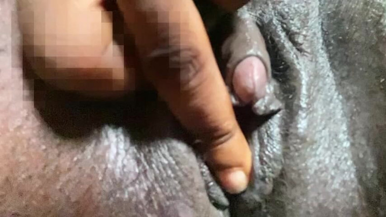 SweetAngles: Masturbação da buceta na casa do meu padrasto