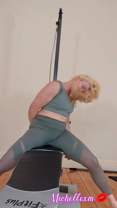 Michellexm: Robie la sală, fată musculoasă se chinuie să scape