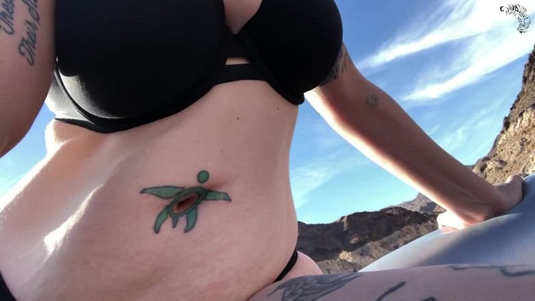 Nikki's Fetishes: 船の上のベリーワーシップ