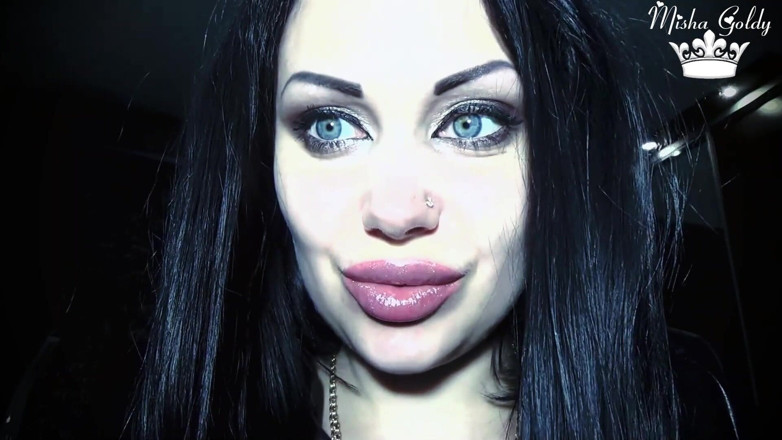 Goddess Misha Goldy: Ejaculează în gâtul vrăjitoarei sexy și fii înghițit, fetiș!