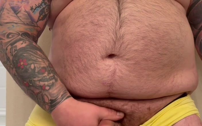 TattedRockerBear: Oso peludo tatuado antes de los juegos