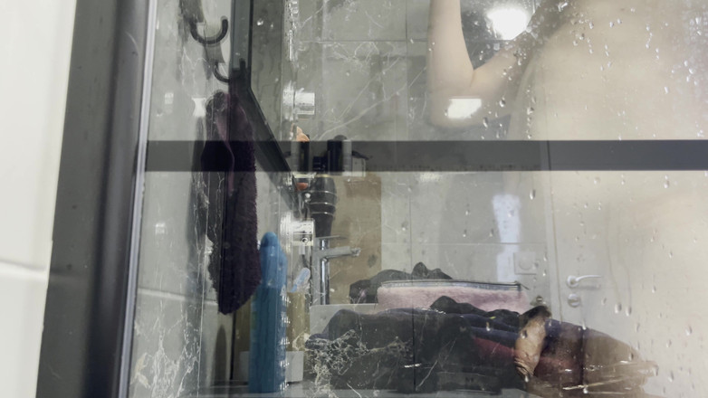Aimeronds: Watch Me Taking a Shower 2