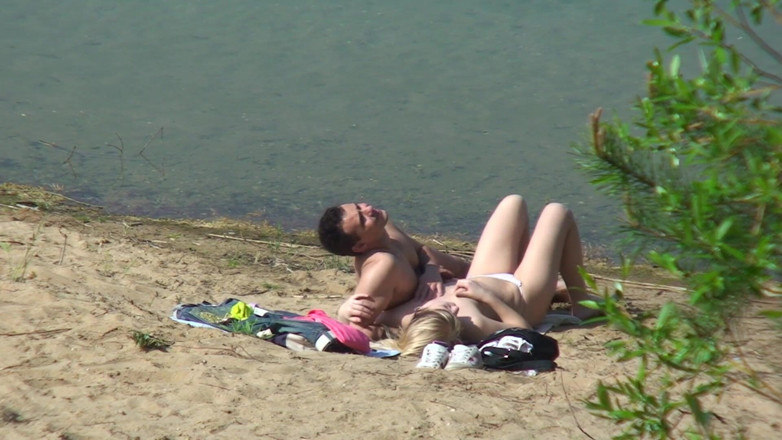 Out Sexxx: Casal amador fode na praia com certeza sobre não ser...