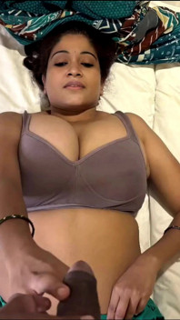 Indiancă desi bătrână Sasur Ji flirtează cu Bahu proaspăt căsătorit futută dur