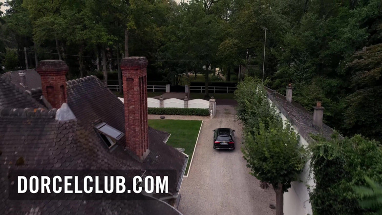 Dorcel Club: Clea Gaultier tiene un deseo sexual repentino en la cocina