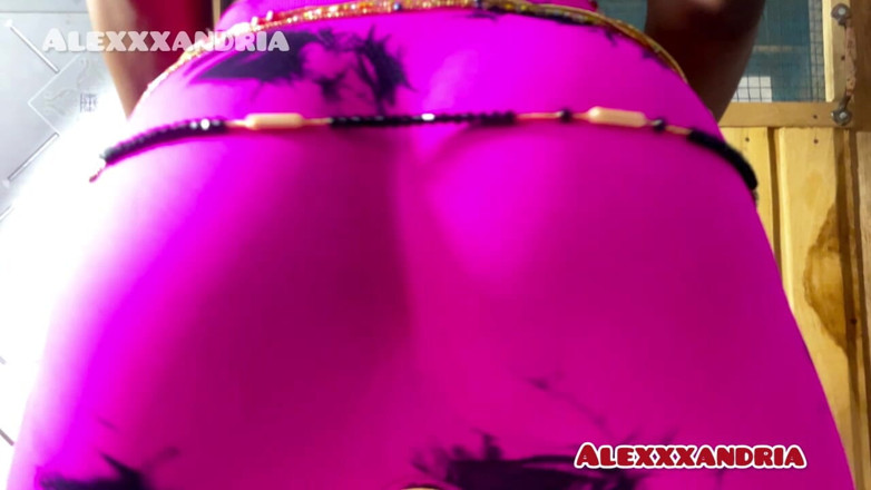 Alexxx and aria: Rozciągając moją małą cipkę jego wielkim kutasem