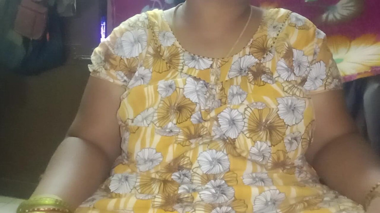 Tamil Anti Uma: Une Indienne se masturbe seule quand son mari tamoul n’est...