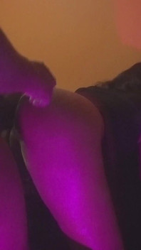 Hope, salope asiatique sexy, prend des backshots