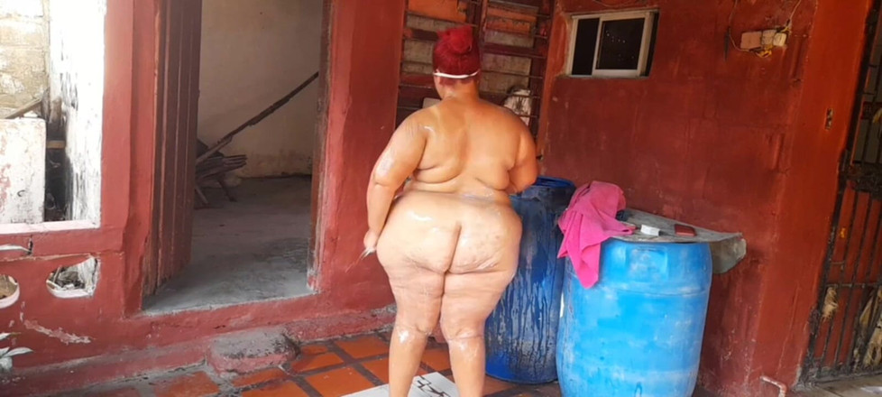 Gordita Culo Rico: Espió a mi madrastra mientras ella se duchaba en la...