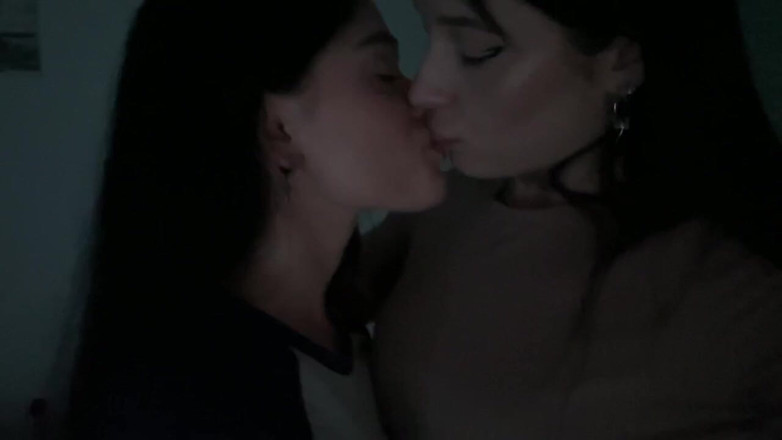LuchCrush: Sloppy Lesbian Kisses Turn Into Wet Pussy Feasting