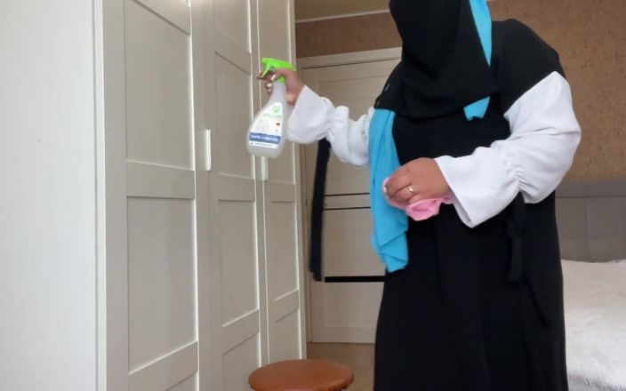 Lux Eva: Isteri Arab bertudung menemui mainan seks semasa membersihkan dan menjadi...