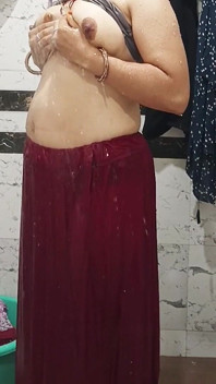 Priya Bhabi Big Ass Bath Show