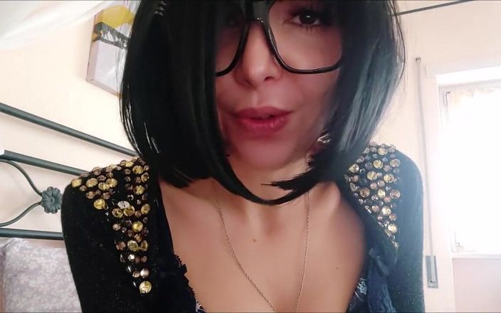 savannahamatoriale: Beau-fils, tu mouilles ma robe avec du sperme ! Et maintenant?