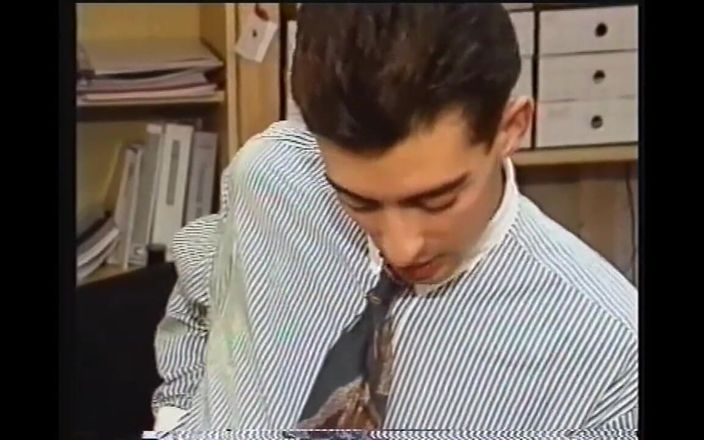 Old PIGS XXX: 性感的秘书被两个大鸡巴操菊花并被内射