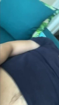 Doar un tip drăguț cu noul lui dildo băgat în fund