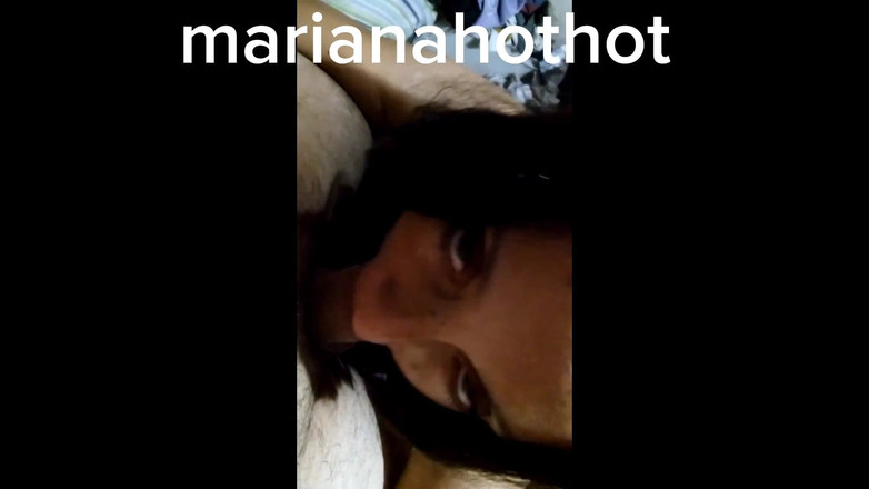 Marian sofar: Marianahothot traga polla mientras habla con la gente