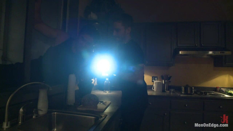 Men on Edge: Dua cowok mesum ini dientot habis-habisan sama kontol besar cowok...