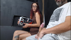 ksalnovinhos: Sconosciuto Prende Il Cazzo Fuori in Pubblico La Rossa Tiene...