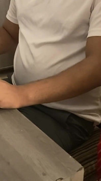 Aku menggoda abang tiriku untuk ngentot sama aku