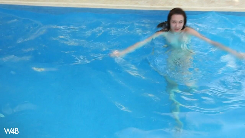 Watch4beauty: Hồ bơi mùa hè vui vẻ