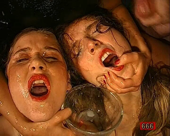 Limitless and Special: 오줌과 정액 Bukkake 하드코어 Ggg John Thompson의 빈티지 십대