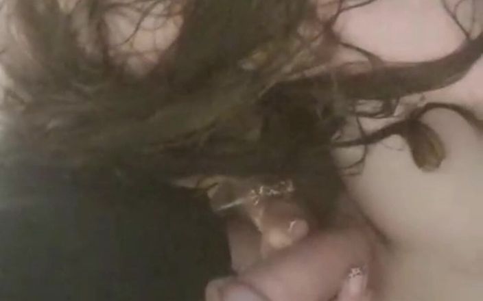 MilfBella: Chúng tôi tắm cùng nhau và không thể không làm điều đó