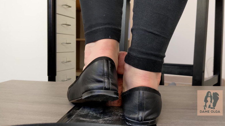 Dame Olga: (679) Cock Table: Shoejobs and Cum on Shoes Compilation #02 - Dame...