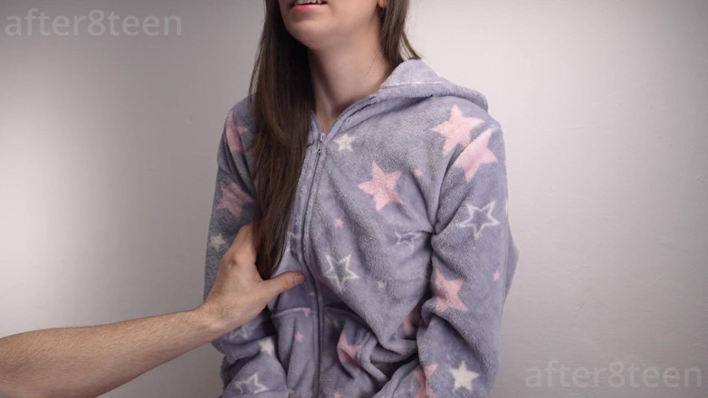 After8Teen: Un amico della Mia figliastra è venuto stasera. Cosa fare adesso?