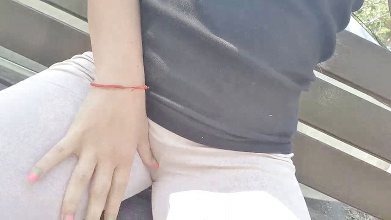 TheloveStory: Відпочиваю на вулиці наодинці в легінсах з гарячою верблюжою лапкою