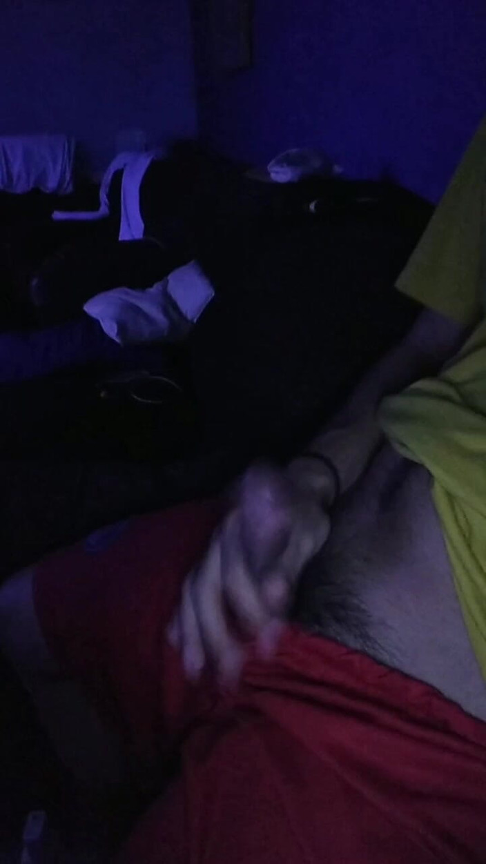 AlexAlejandro13: Dotýkám se mě v obývacím pokoji