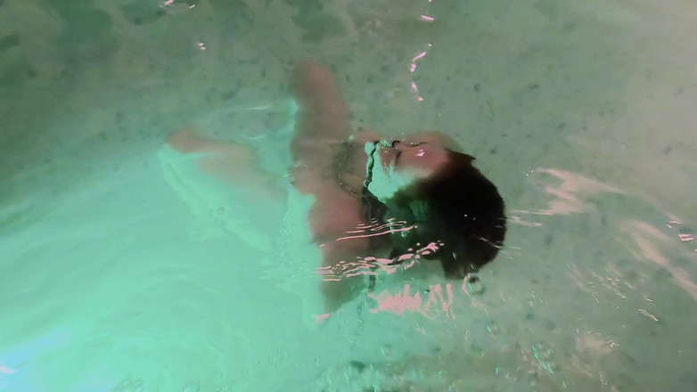 Elena917: 水下束缚惩罚