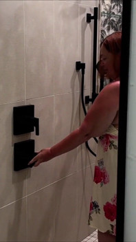 Kitty and the Shower