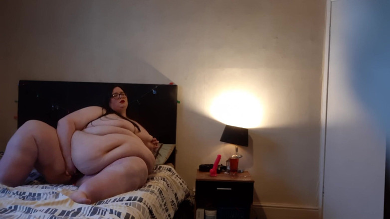 SSBBWLadyBrads: Товстушка мастурбує сперму