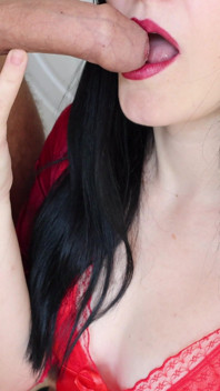 Fatto in casa. Sborra nella gola di una ragazza sexy