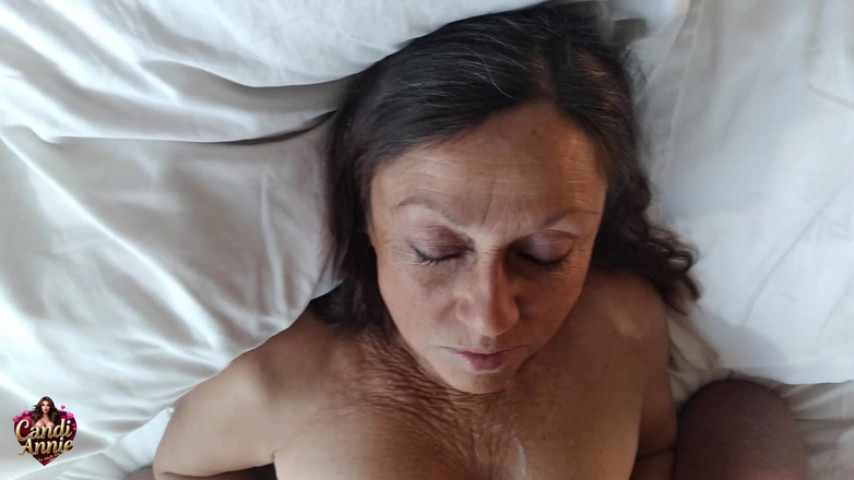 Candi Annie: キャンディ・アニー視点 - 単独撮影と胸の交際