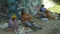 Um grupo de senhoras alemãs com tesão sendo fodidas por um pau duro ao ar livre