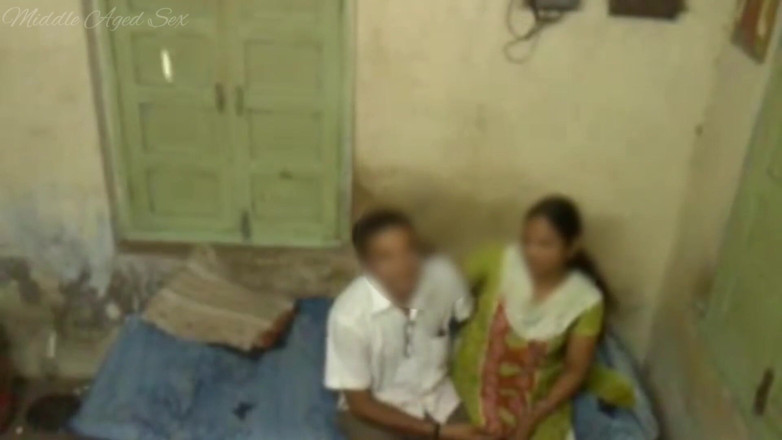 Middle Aged Sex: भारतीय असली देसी नौकरानी चूत चाटना और धोखा देने वाला सेक्स