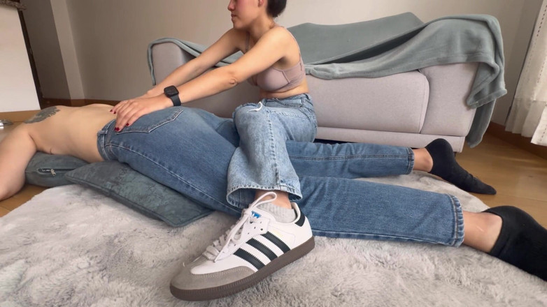 scarlettandc: I Fulfill My Fetish of Smelling My Neighbor's Ass