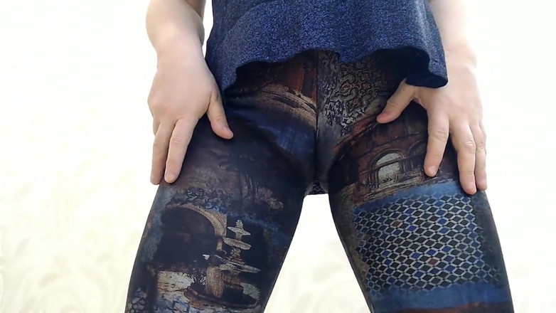 Dream Factory: Ngón chân lạc đà trong quần legging mới