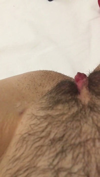 POV Intensiv Orgasm - Mycket Hårig Fitta, Fingrar, Vibrator &benen Skakar