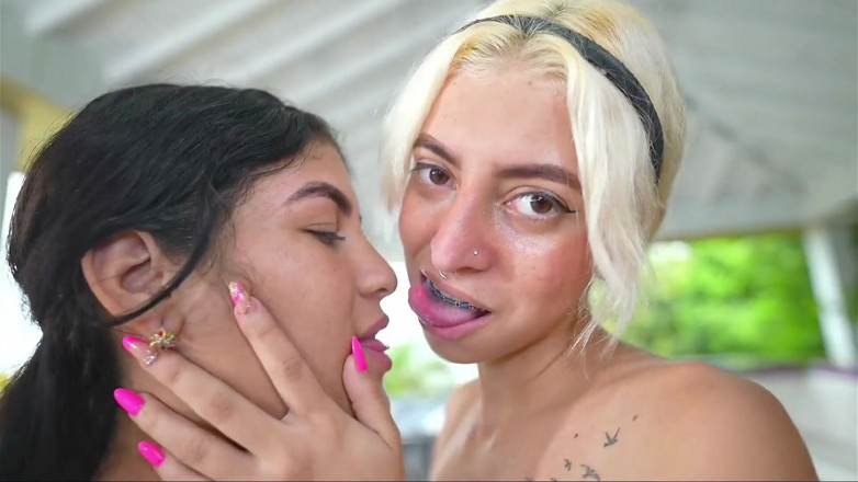 Good Girls Mansion: Všechny dívky si navzájem sají zadky najednou v řetězu, jeden po...