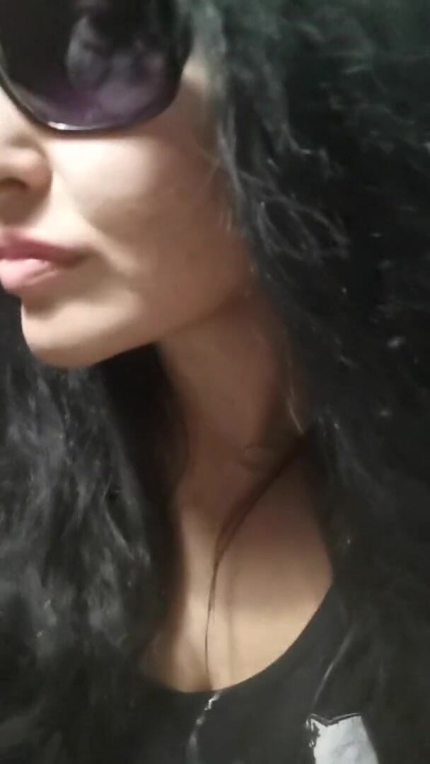 Boniklay: Děvka Boniklay saje ptáka na WC a jí sperma