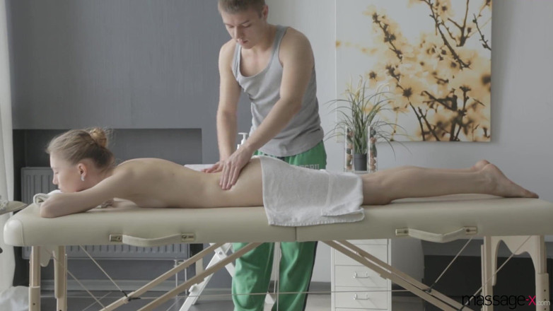 Massage X: Desejo entre as pernas dela