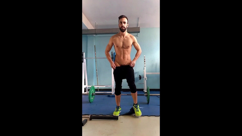 Zeus Ray: Spor Salonunda Çıplak Egzersiz (%100 Gerçek)