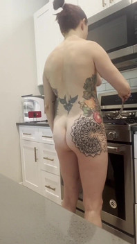 Kooktijd en de moeilijkste anale creampie daarna