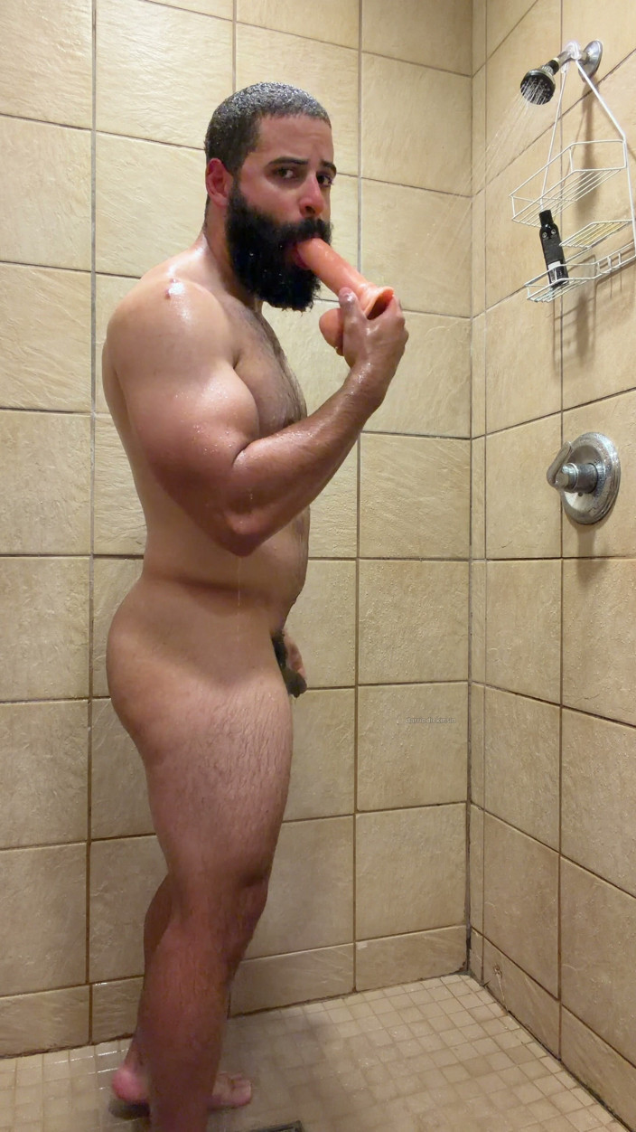 mascbeef95: Pui muscular cu vibrator la dușuri la sală