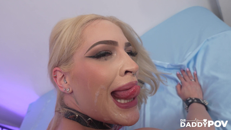Dr.DaddyPOV: La formosa scarlett synn riceve obbedientemente il suo trattamento per...