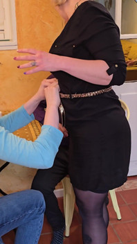 Hijastro y su novio me follan duro en la cocina
