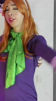 Cosplay Puv Daphne Burp Challenge with Scooby Taser