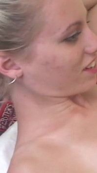 Vedeta porno retro Cailey Taylor are parte de sex anal în curul ei strâmt